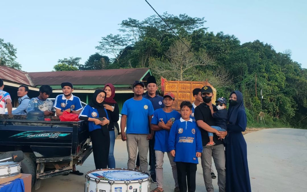 Sporter Arema Tenggarong Seberang Desa Bhuana Jaya Berbagi Sesama Memeriahkan Bulan Ramadhan