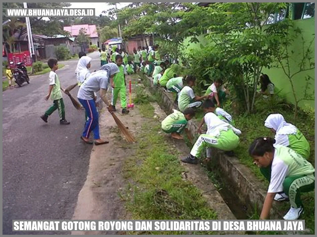 Semangat Gotong Royong dan Solidaritas di Desa Bhuana Jaya